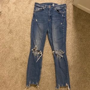 H&M Skinny Ripped Jeans w/ ripped at ankles ; Size 30
